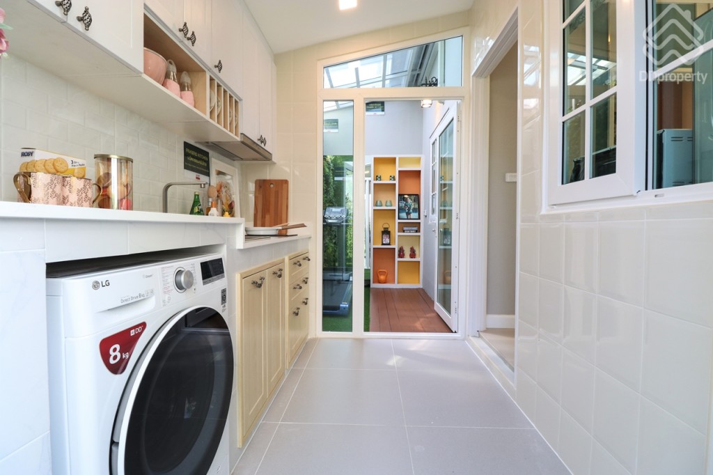 Golden-Town-2-Ramintra-Wongwaen-Home5