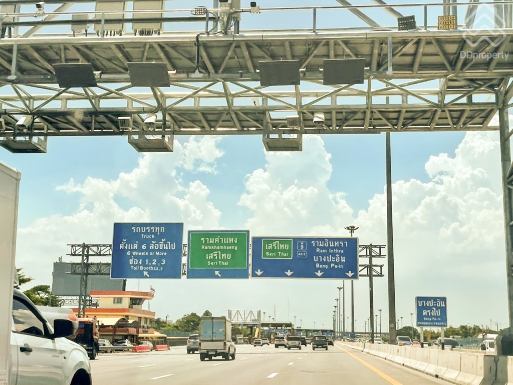 Golden-Town-2-Ramintra-Wongwaen-Location1