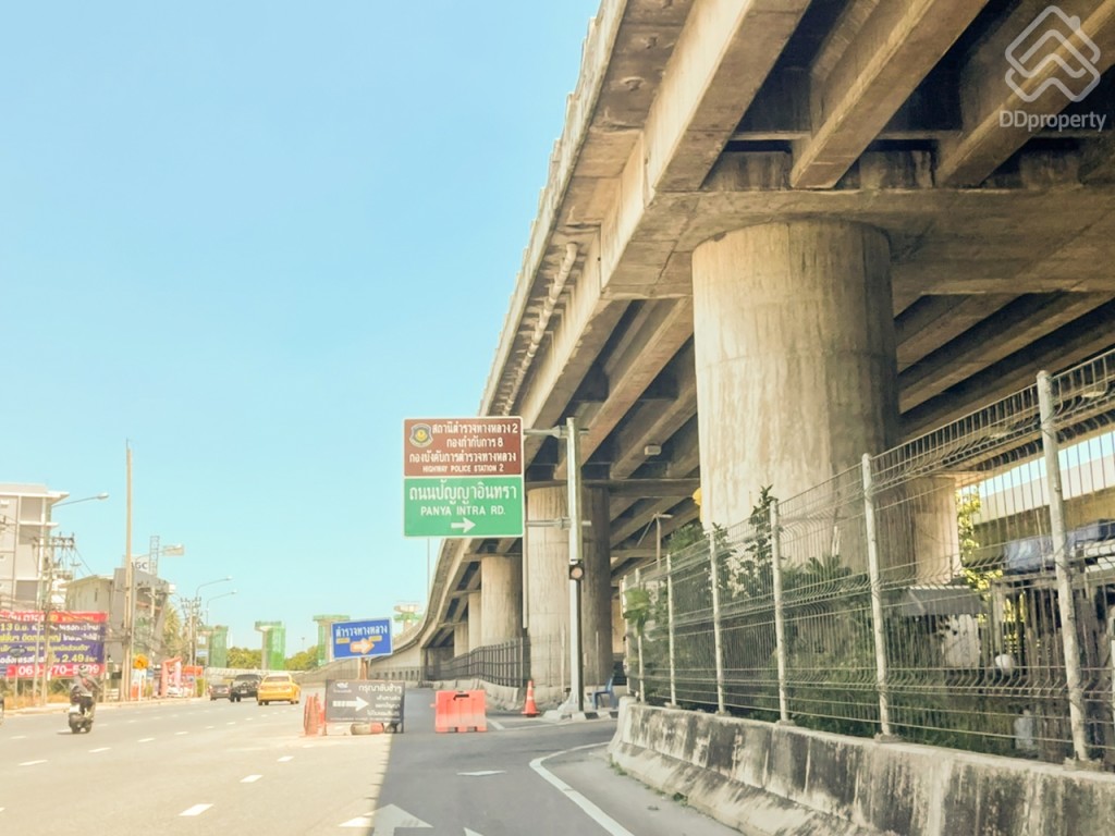 Golden-Town-2-Ramintra-Wongwaen-Location3