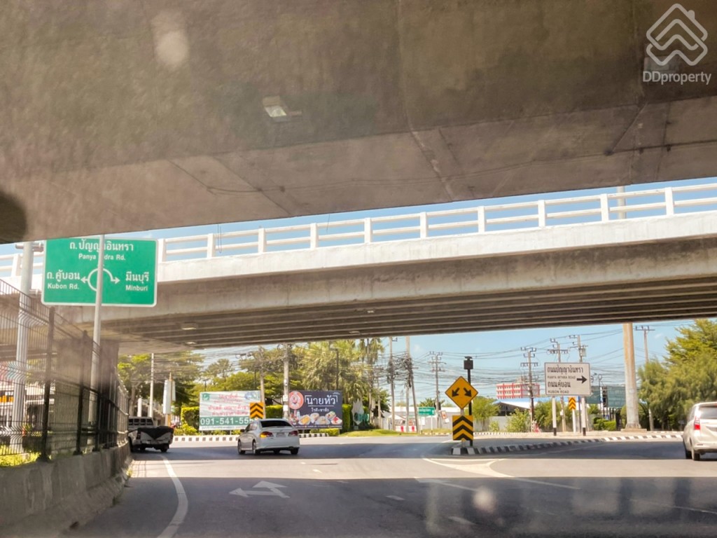 Golden-Town-2-Ramintra-Wongwaen-Location5