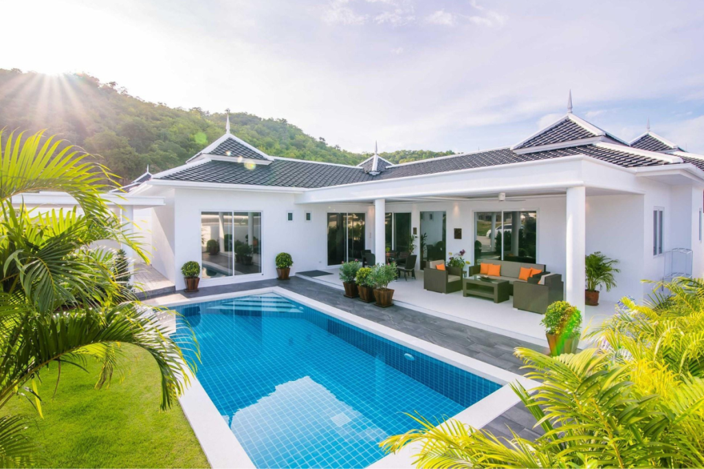 Review-Sivana-Hill-Hauhin-PerspectiveCC