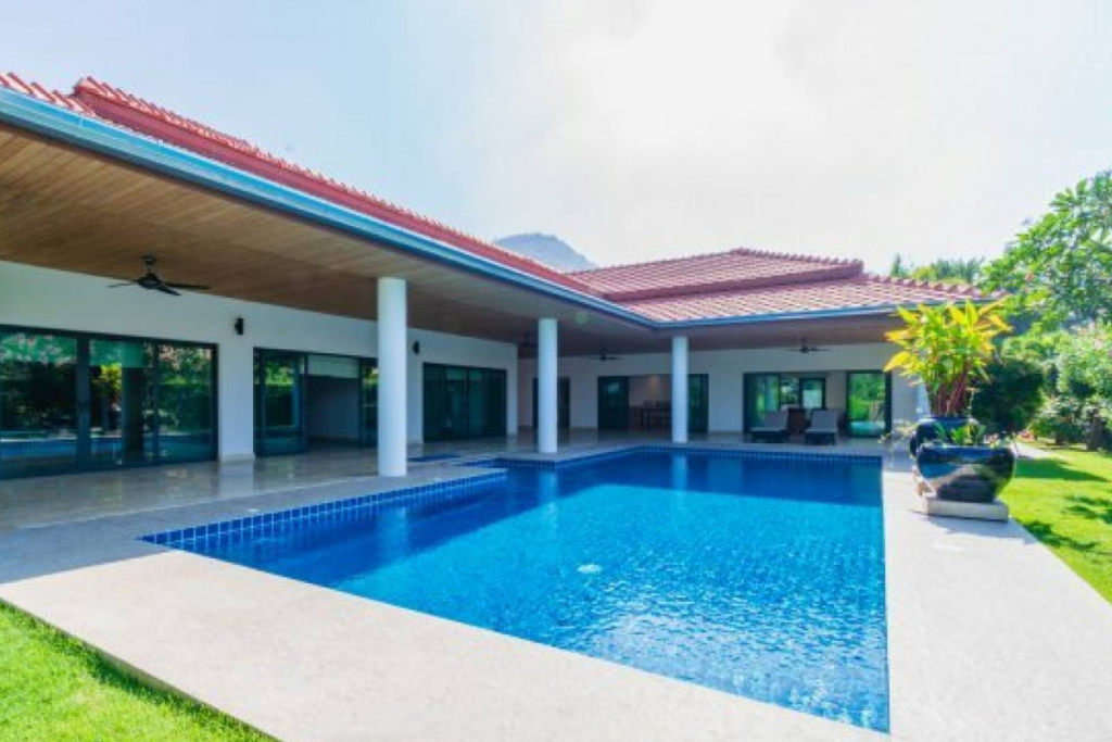 Review-Sivana-Hill-Hauhin-PerspectiveDD_White Lotus 2