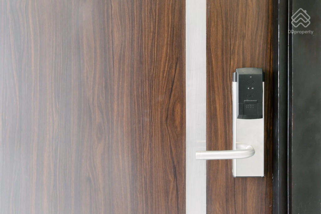 Royal-Lee-The-Terminal-PhuketReview_2 Bedroom-1