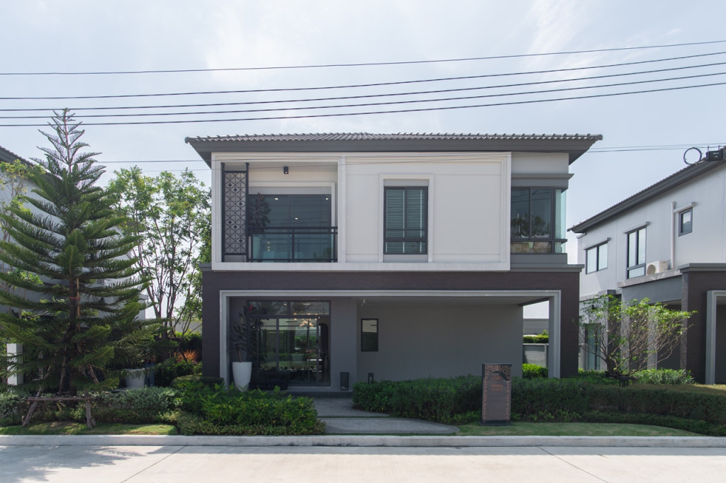 Grand-Britania-Rama-9-Krungthepkreetha-C