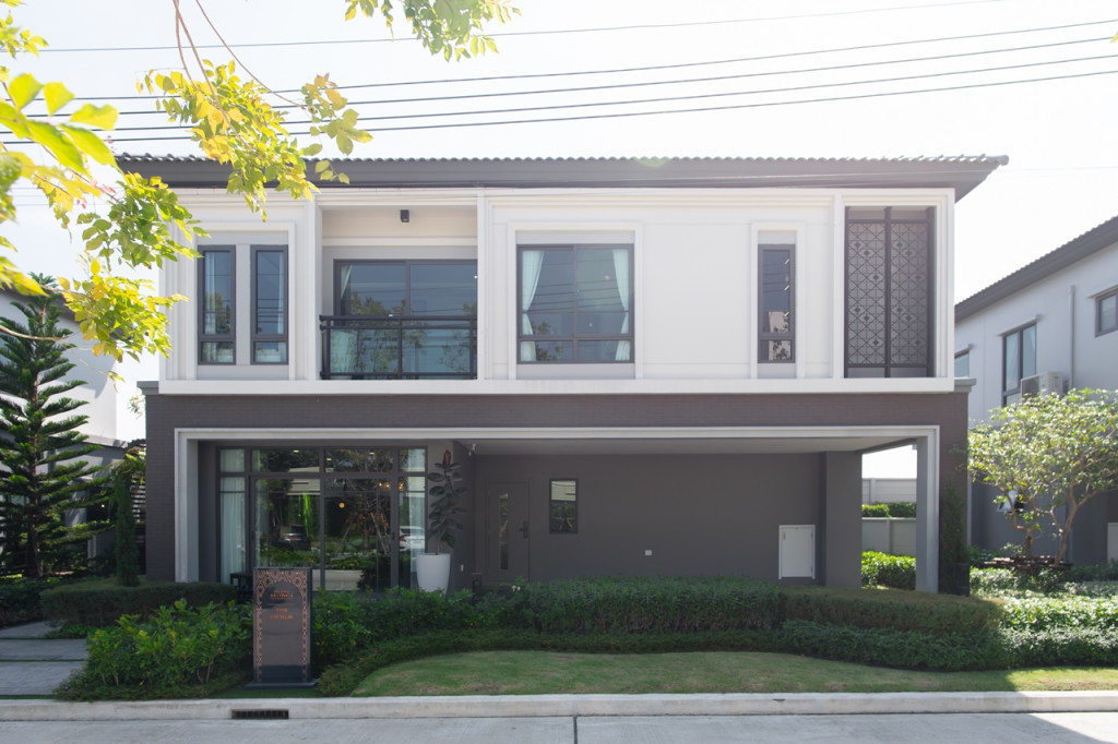 Grand-Britania-Rama-9-Krungthepkreetha-E