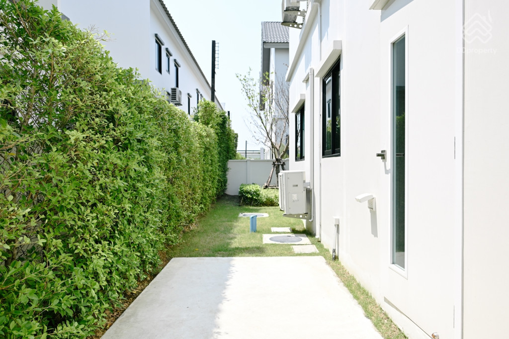 Britania-Praksa-Station-Review_Brightling-13