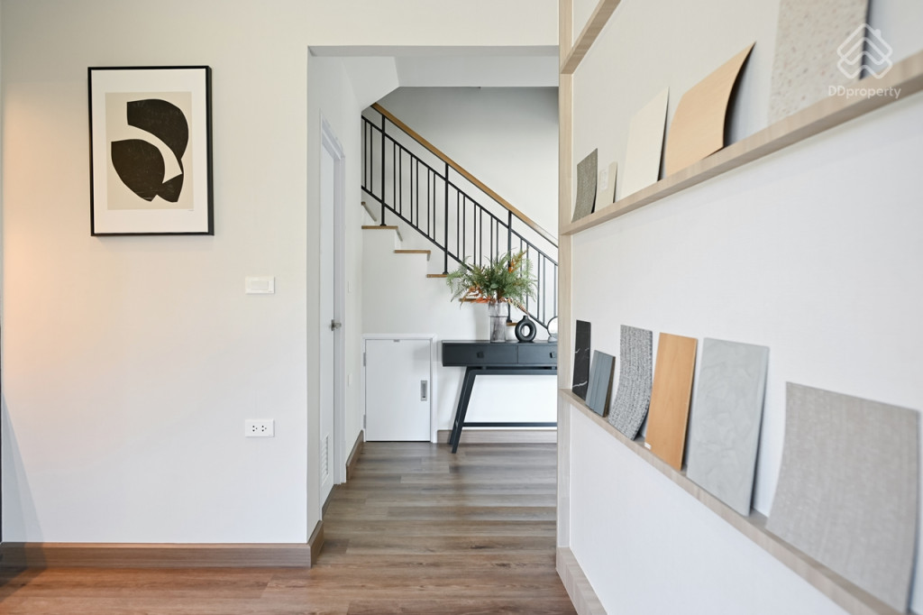 Britania-Praksa-Station-Review_Brightling-17