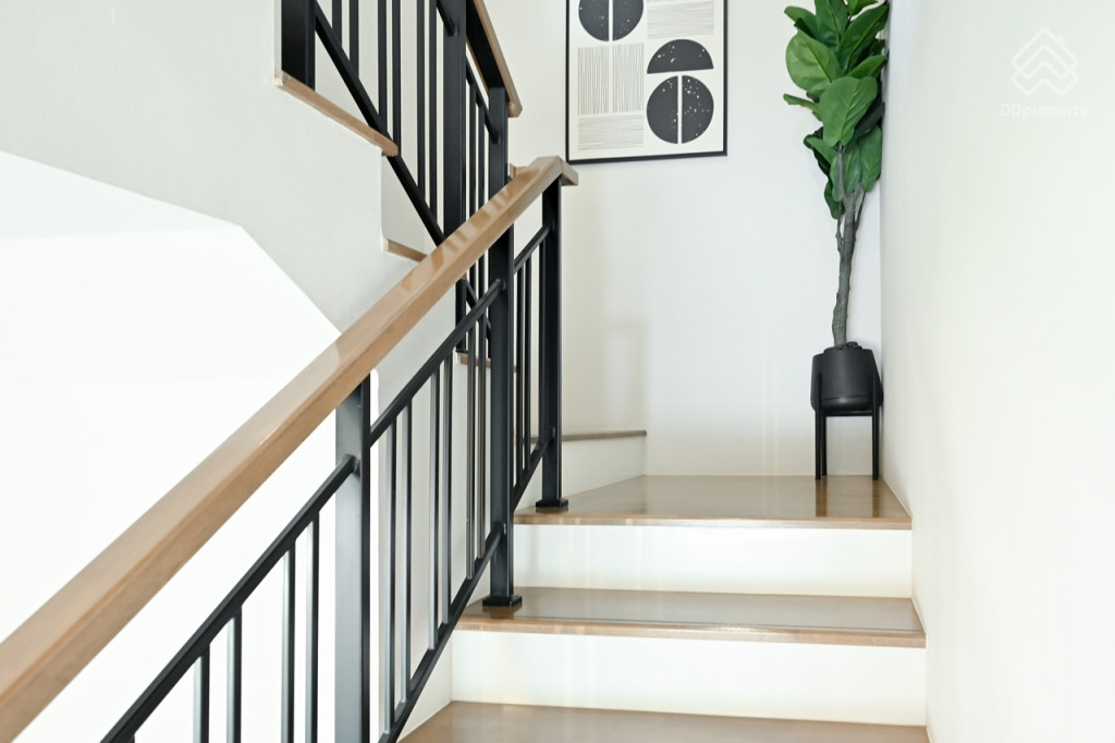 Britania-Praksa-Station-Review_Brightling-19