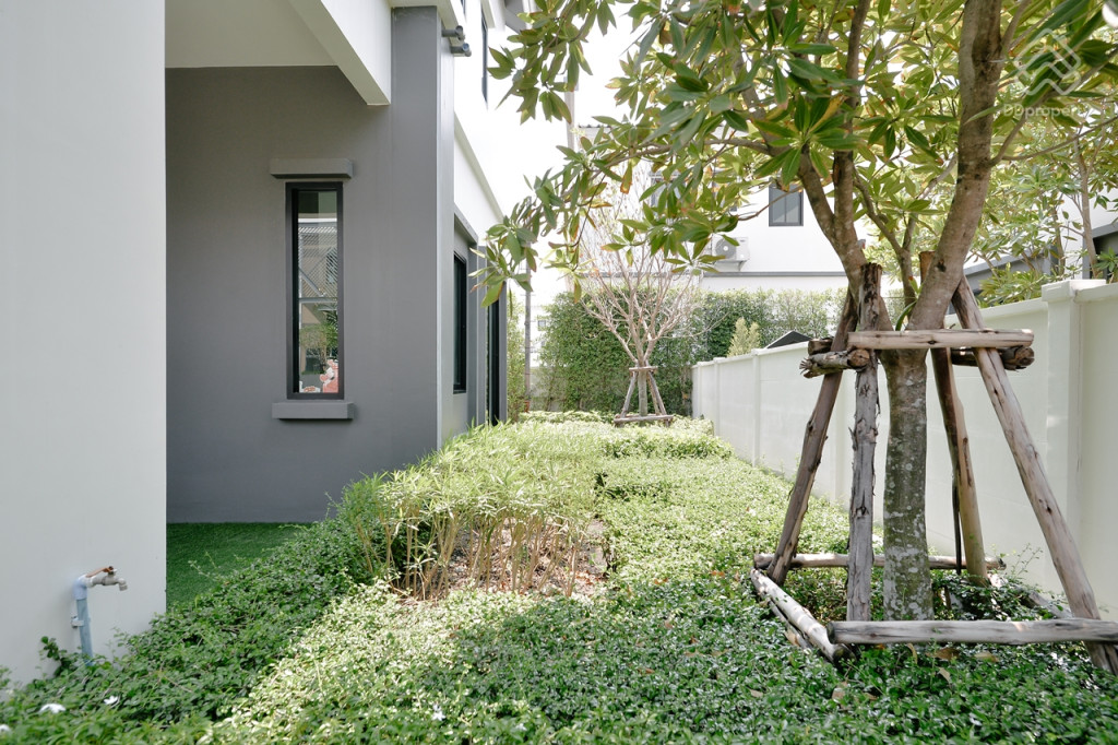 Britania-Praksa-Station-Review_Brightling-2