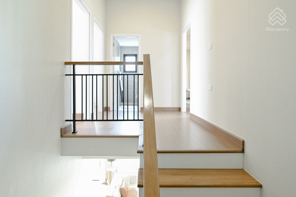 Britania-Praksa-Station-Review_Brightling-21