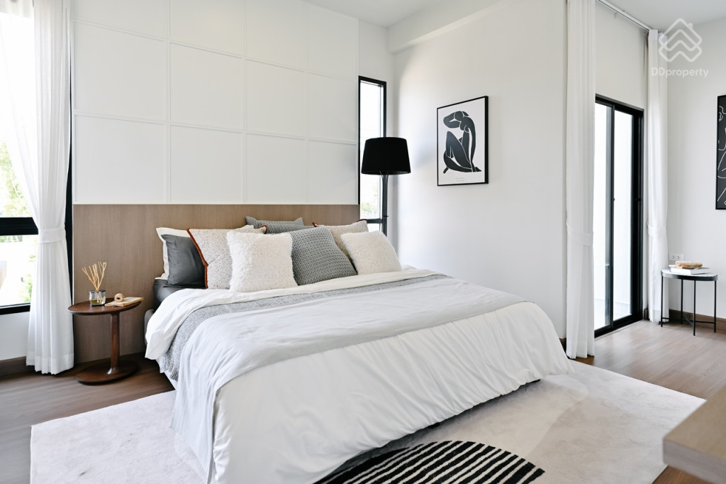 Britania-Praksa-Station-Review_Brightling-23