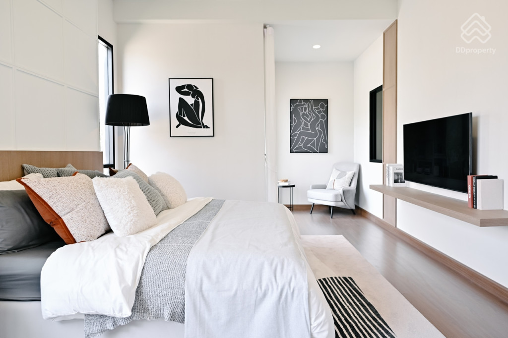 Britania-Praksa-Station-Review_Brightling-24