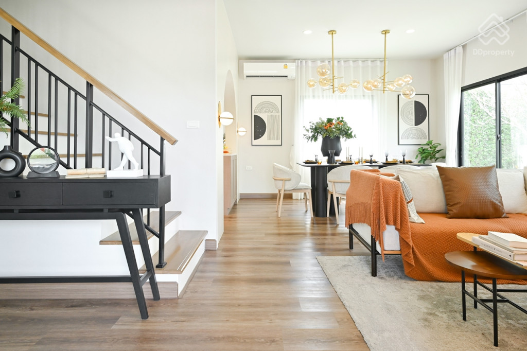 Britania-Praksa-Station-Review_Brightling-4