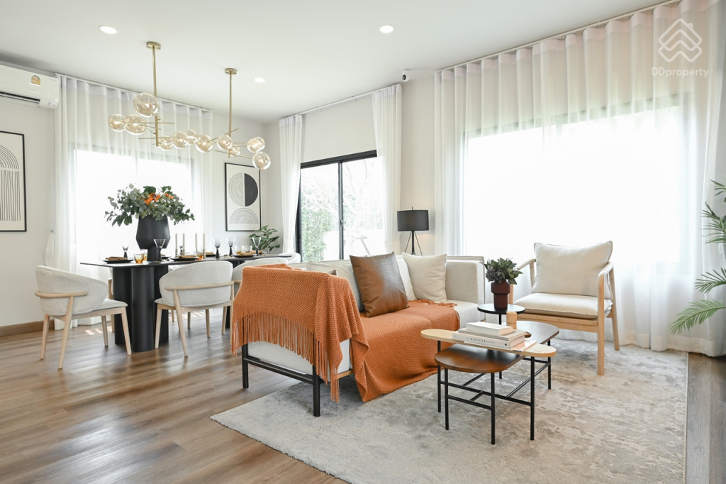 Britania-Praksa-Station-Review_Brightling-5