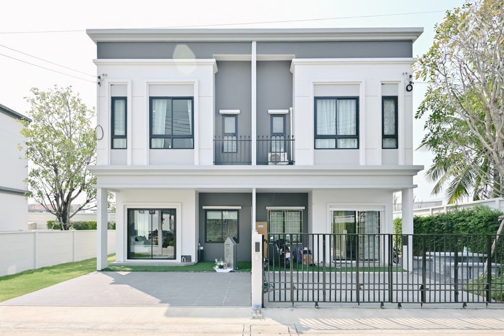 Britania-Praksa-Station-Review_Bromley-1