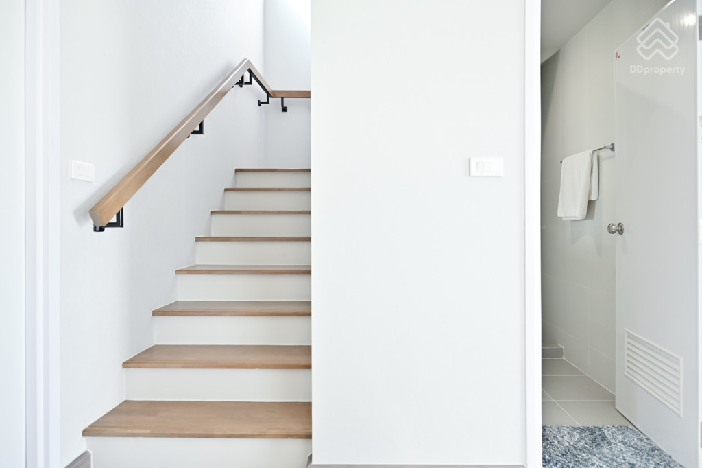 Britania-Praksa-Station-Review_Bromley-12