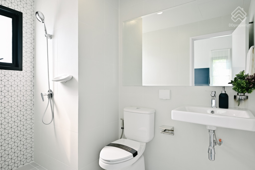 Britania-Praksa-Station-Review_Bromley-19