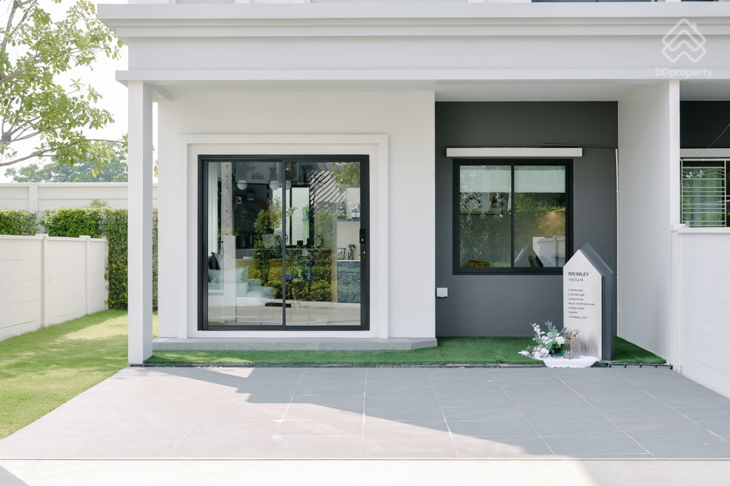 Britania-Praksa-Station-Review_Bromley-2