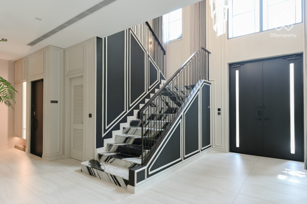 Grand-Bangkok- Boulevard-Na-Uthayan-Ethereal_13