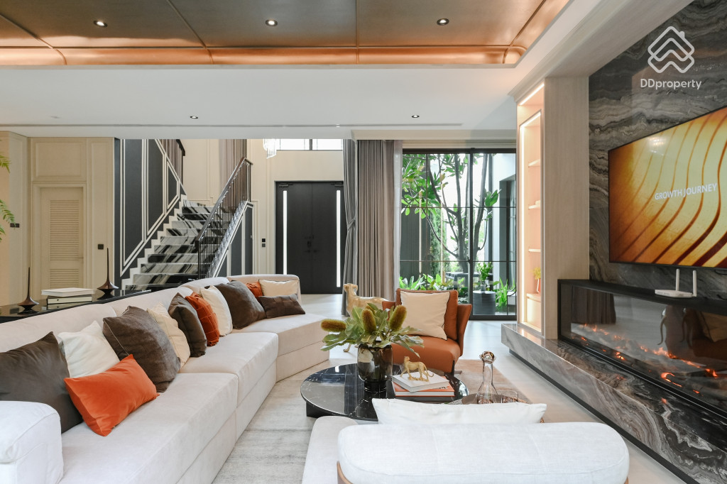 Grand-Bangkok- Boulevard-Na-Uthayan-Ethereal_16