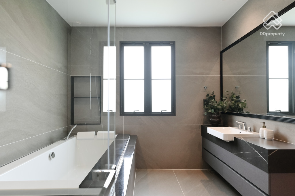 Grand-Bangkok- Boulevard-Na-Uthayan-Ethereal_53