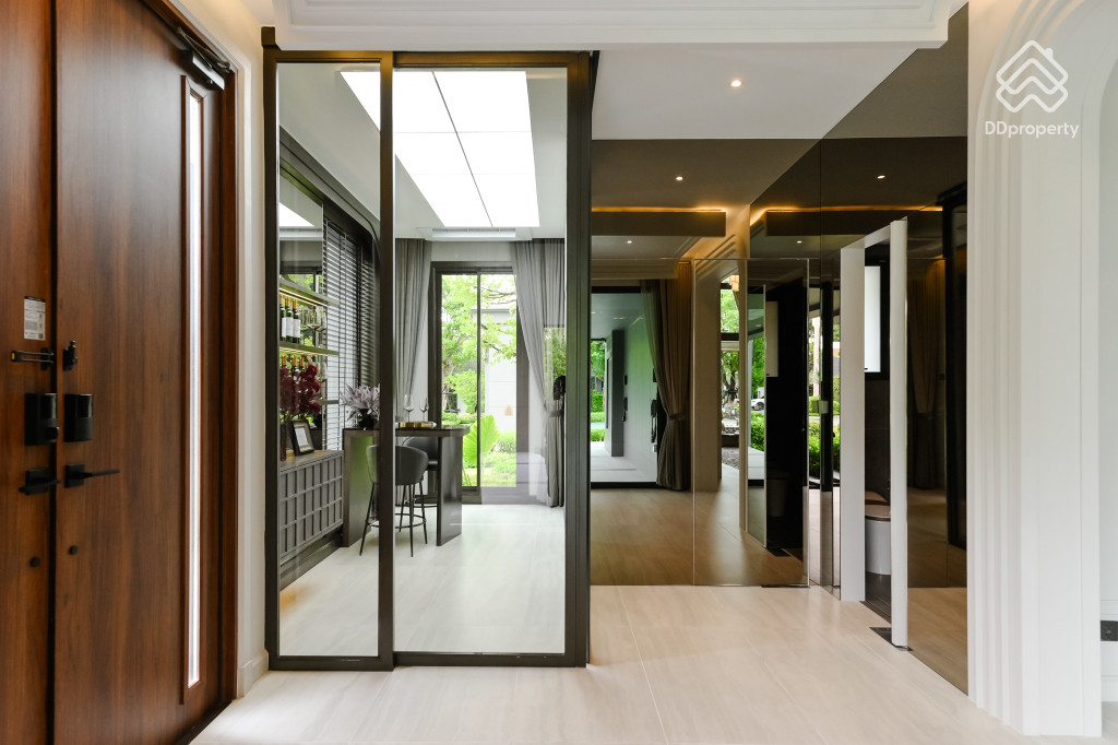 Grand-Bangkok-Boulevard-Pinklao-Borom-Aldhelm_10