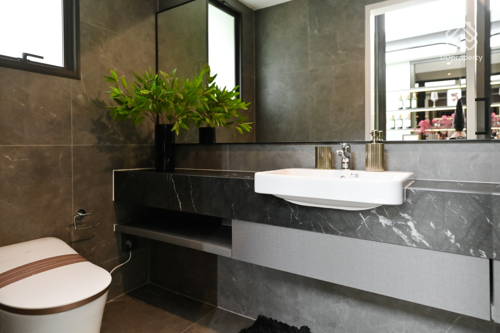 Grand-Bangkok-Boulevard-Pinklao-Borom-Aldhelm_12