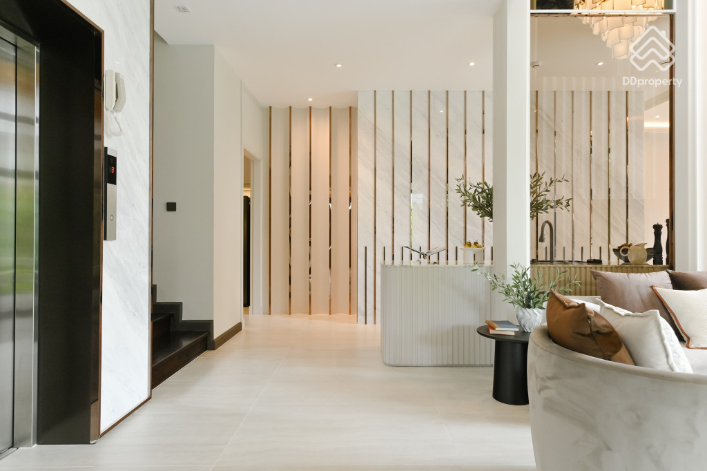 Grand-Bangkok-Boulevard-Pinklao-Borom-Aldhelm_13