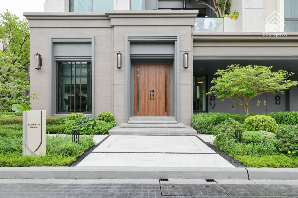 Grand-Bangkok-Boulevard-Pinklao-Borom-Aldhelm_2