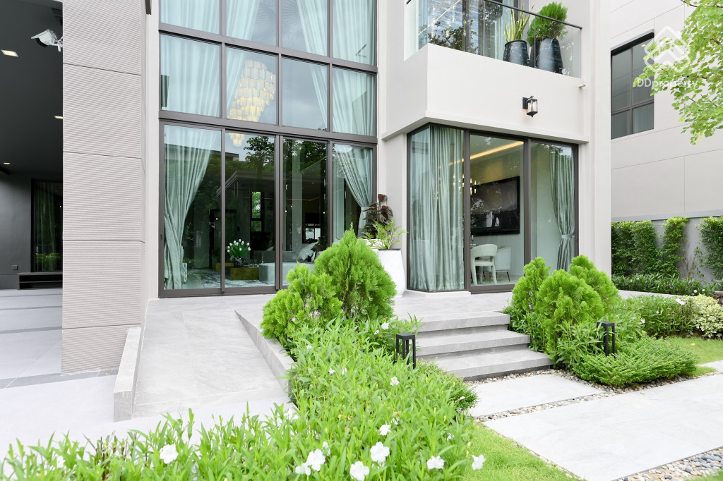 Grand-Bangkok-Boulevard-Pinklao-Borom-Aldhelm_5