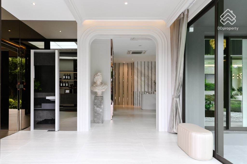 Grand-Bangkok-Boulevard-Pinklao-Borom-Aldhelm_9