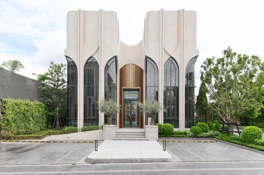 Grand-Bangkok-Boulevard-Pinklao-Borom-B