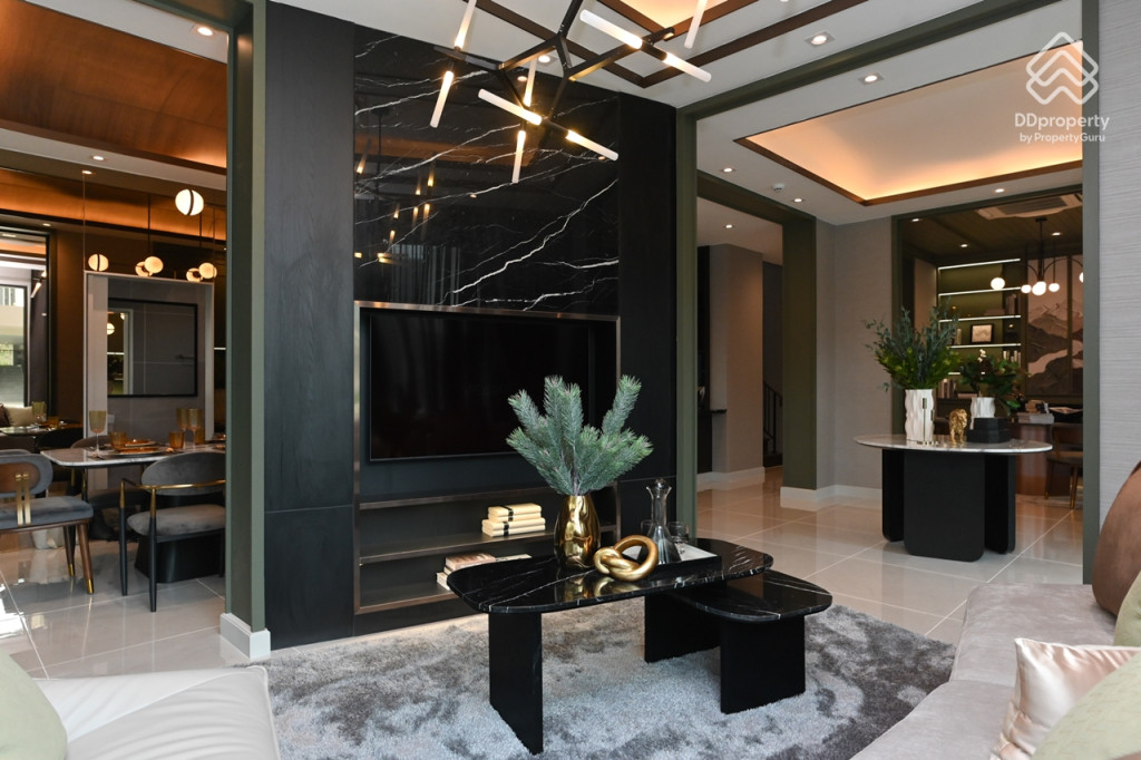 Bangkok-Boulevard-Borom-Sai-4-Review-COLOSSAL_12