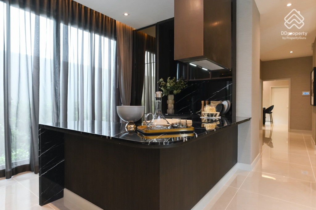 Bangkok-Boulevard-Borom-Sai-4-Review-COLOSSAL_14