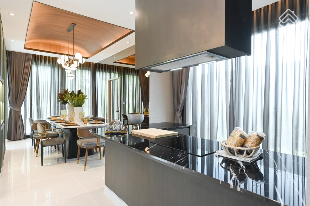 Bangkok-Boulevard-Borom-Sai-4-Review-COLOSSAL_16