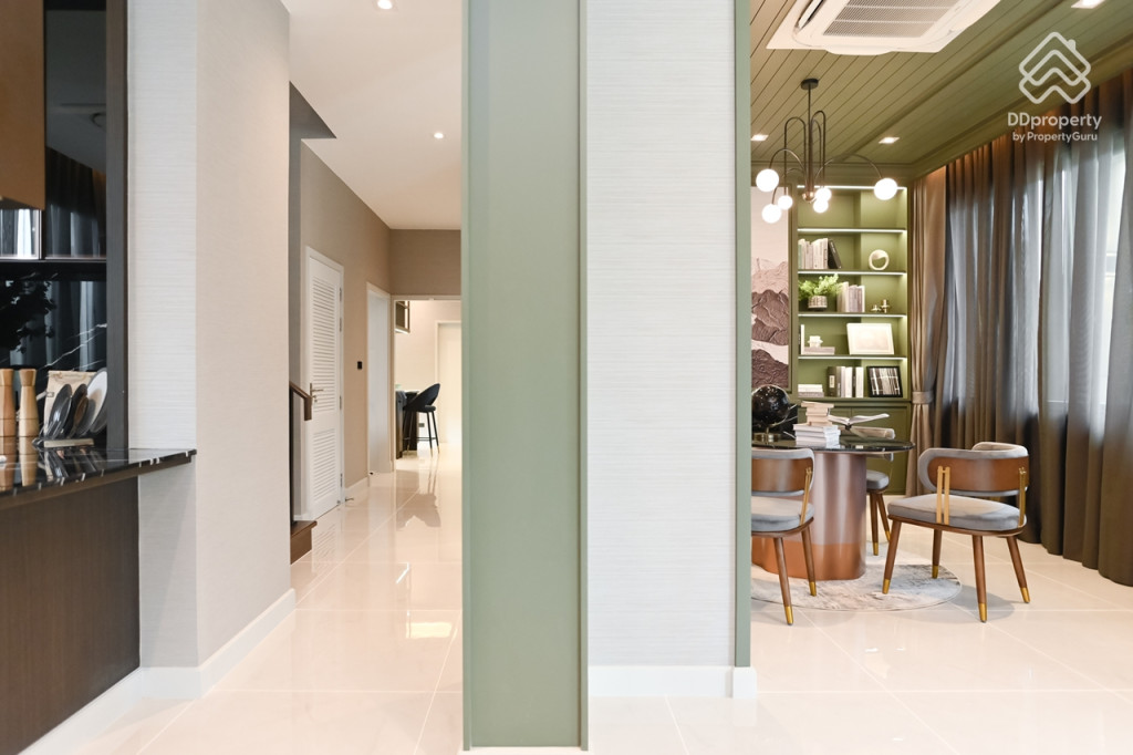 Bangkok-Boulevard-Borom-Sai-4-Review-COLOSSAL_19