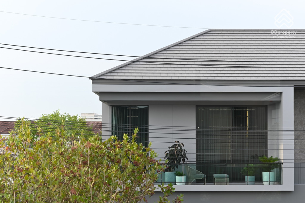 Bangkok-Boulevard-Borom-Sai-4-Review-COLOSSAL_2