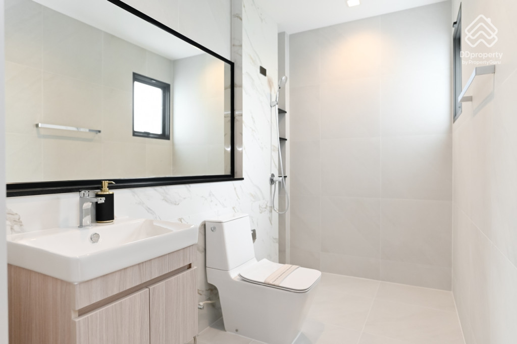 Bangkok-Boulevard-Borom-Sai-4-Review-COLOSSAL_22