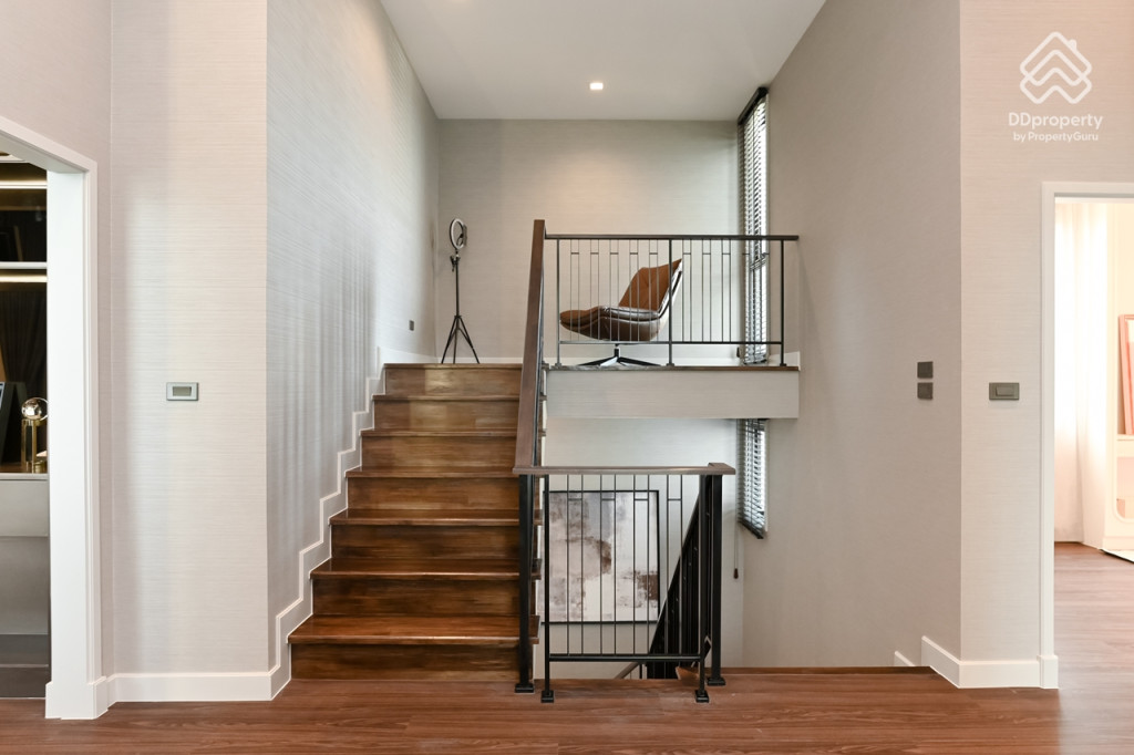 Bangkok-Boulevard-Borom-Sai-4-Review-COLOSSAL_28