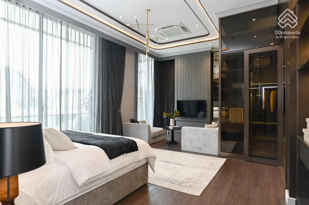 Bangkok-Boulevard-Borom-Sai-4-Review-COLOSSAL_30