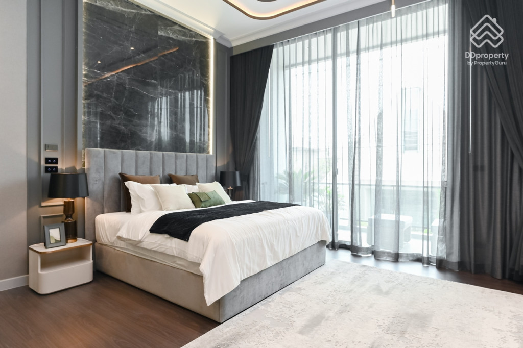 Bangkok-Boulevard-Borom-Sai-4-Review-COLOSSAL_32