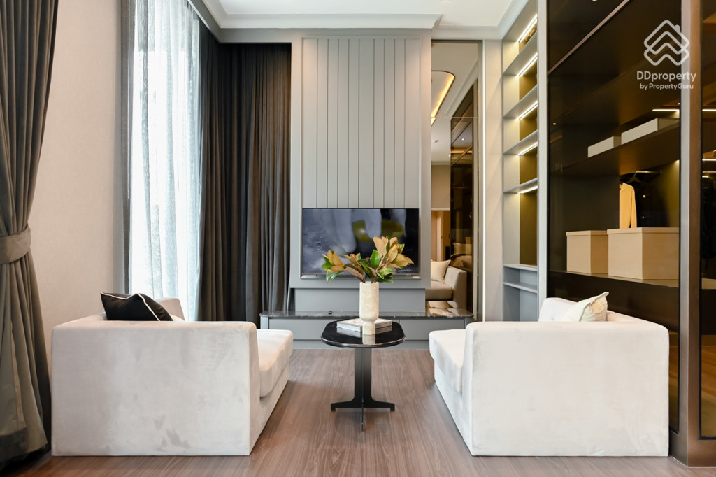 Bangkok-Boulevard-Borom-Sai-4-Review-COLOSSAL_35