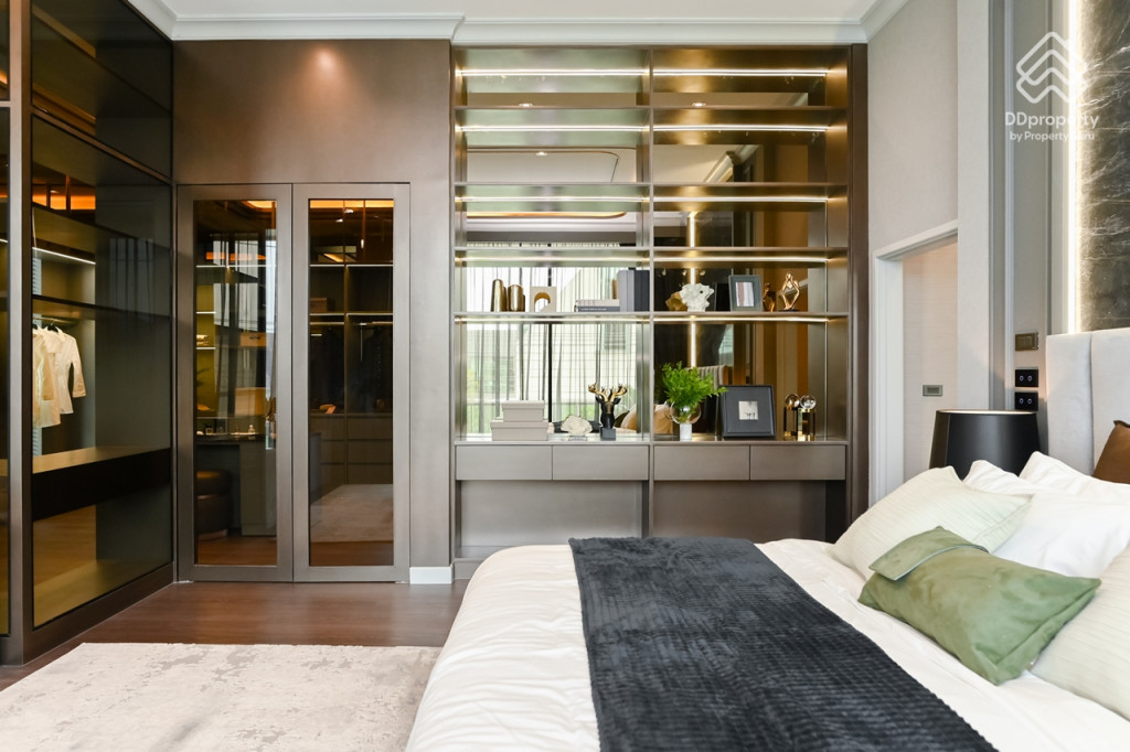 Bangkok-Boulevard-Borom-Sai-4-Review-COLOSSAL_36