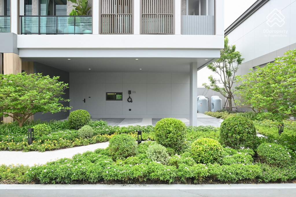 Bangkok-Boulevard-Borom-Sai-4-Review-COLOSSAL_4