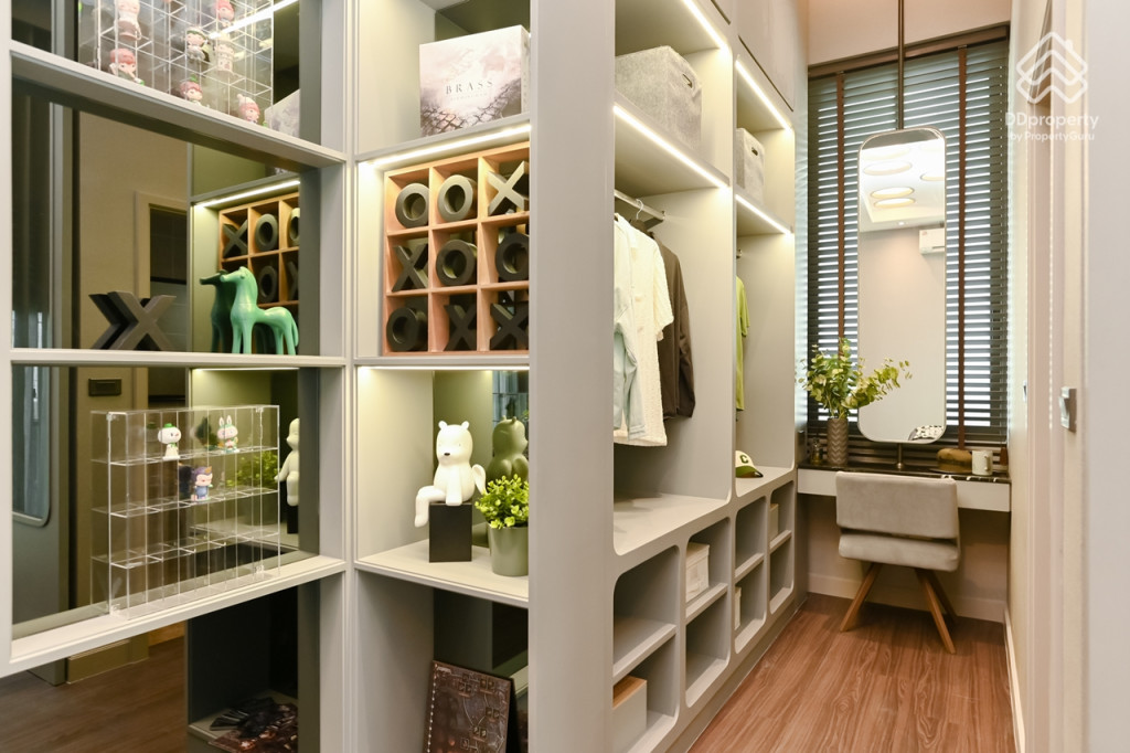 Bangkok-Boulevard-Borom-Sai-4-Review-COLOSSAL_41