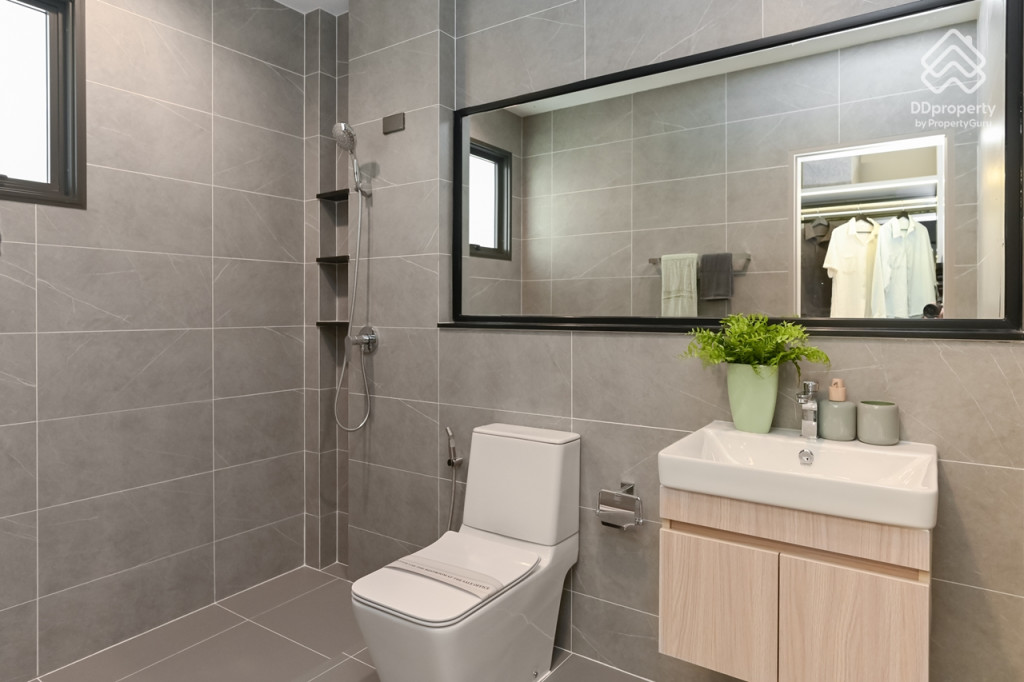 Bangkok-Boulevard-Borom-Sai-4-Review-COLOSSAL_42