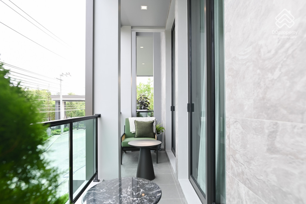 Bangkok-Boulevard-Borom-Sai-4-Review-COLOSSAL_44