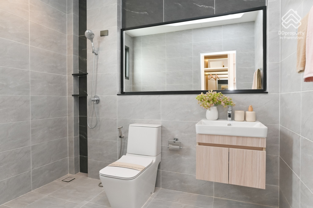 Bangkok-Boulevard-Borom-Sai-4-Review-COLOSSAL_48