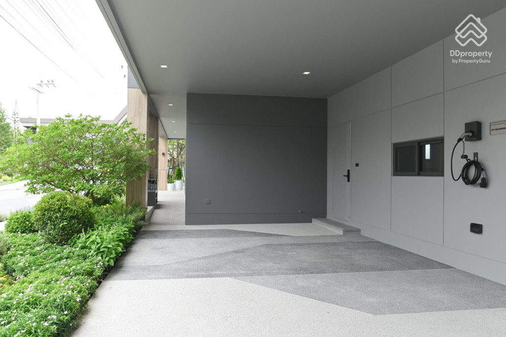 Bangkok-Boulevard-Borom-Sai-4-Review-COLOSSAL_5