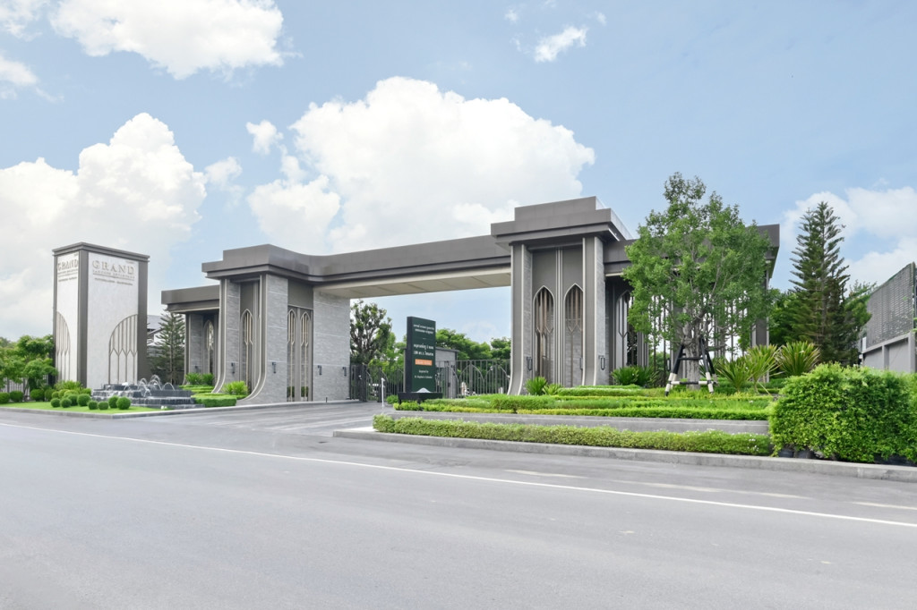 Grand-Bangkok-Boulevard-Petchkasem-Kanchana-Center-1